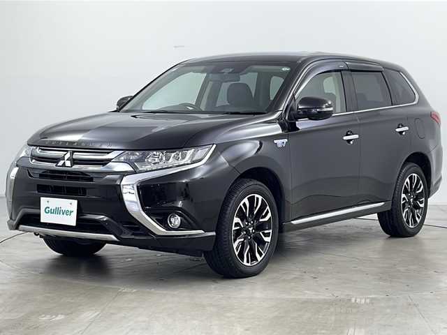 三菱 アウトランダー ＰＨＥＶ G ナビパッケージ 道央・札幌 2017(平29)年 4.6万km ルビーブラックP ・4WD/・寒冷地仕様/・純正ナビ&BT&CD&DVD&USB&iPod/・バックカメラ/・全方位カメラ/・ＡＬＰＩＮＥフリップダウンモニター/・レーダークルーズコントロール/・パワーバックドア/・前席シートヒーター/・ステアリングヒーター/・車線逸脱抑制システム/・衝突東軽減装置/・横滑り防止機能/・AC100V/・ETC/・オートブレーキホールド/・純正フロアマット/・プッシュスタート/・LEDヘッドライト/・オートライト/・スマートキー
