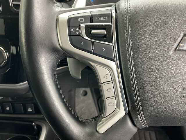三菱 アウトランダー ＰＨＥＶ G ナビパッケージ 道央・札幌 2017(平29)年 4.6万km ルビーブラックP ・4WD/・寒冷地仕様/・純正ナビ&BT&CD&DVD&USB&iPod/・バックカメラ/・全方位カメラ/・ＡＬＰＩＮＥフリップダウンモニター/・レーダークルーズコントロール/・パワーバックドア/・前席シートヒーター/・ステアリングヒーター/・車線逸脱抑制システム/・衝突東軽減装置/・横滑り防止機能/・AC100V/・ETC/・オートブレーキホールド/・純正フロアマット/・プッシュスタート/・LEDヘッドライト/・オートライト/・スマートキー
