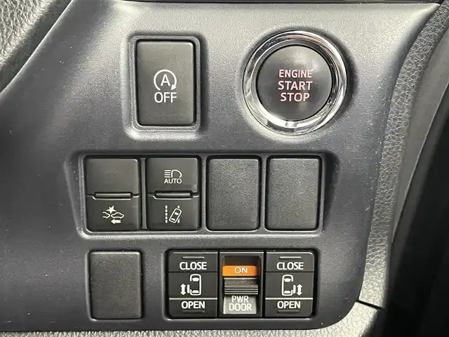 トヨタ ヴォクシー ZS 煌Ⅱ 埼玉県 2016(平28)年 7.4万km アイスチタニウムマイカメタリック 純正１０インチナビ　フリップダウンモニター　バックカメラ　セーフティセンスＣ　両側パワースライドドア　ドライブレコーダー　ビルトインＥＴＣ　ＨＩＤライト　純正アルミホイール　オートハイビーム　地デジ