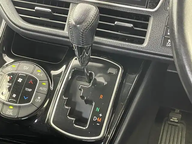トヨタ ヴォクシー ZS 煌Ⅱ 埼玉県 2016(平28)年 7.4万km アイスチタニウムマイカメタリック 純正１０インチナビ　フリップダウンモニター　バックカメラ　セーフティセンスＣ　両側パワースライドドア　ドライブレコーダー　ビルトインＥＴＣ　ＨＩＤライト　純正アルミホイール　オートハイビーム　地デジ