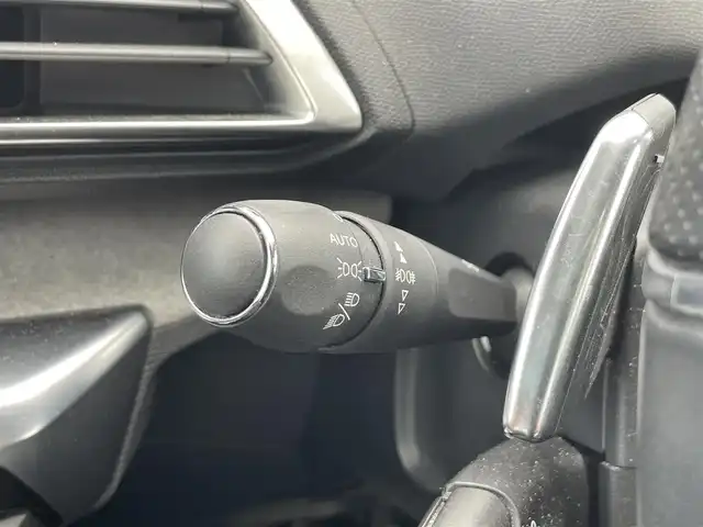 プジョー ３００８ GT ブルー HDi 滋賀県 2018(平30)年 7.8万km パール 8型純正ナビ/Bluetooth/Apple Car Play/USB/全方位カメラ/追従クルーズコントロール/サンルーフ/シートヒーター/ハーフレザーシート/ワイヤレス充電/LEDヘッドライト/ETC/ブラインドスポットモニター/電動リアゲート/前後ソナー/MTモード付AT/純正18インチAW