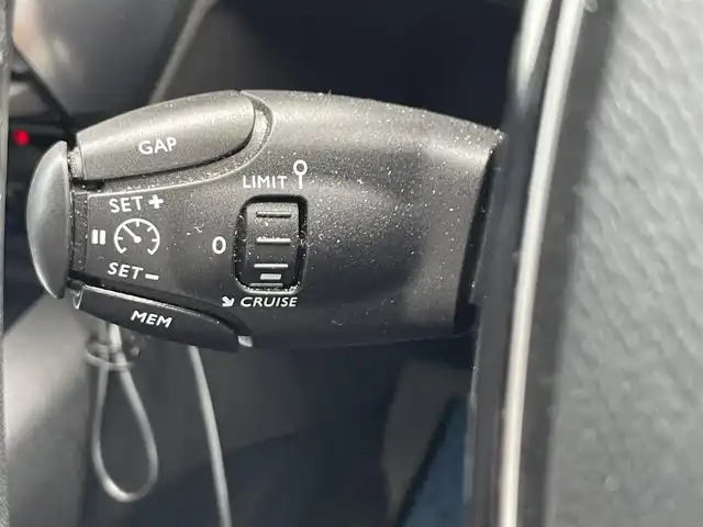 プジョー ３００８ GT ブルー HDi 滋賀県 2018(平30)年 7.8万km パール 8型純正ナビ/Bluetooth/Apple Car Play/USB/全方位カメラ/追従クルーズコントロール/サンルーフ/シートヒーター/ハーフレザーシート/ワイヤレス充電/LEDヘッドライト/ETC/ブラインドスポットモニター/電動リアゲート/前後ソナー/MTモード付AT/純正18インチAW