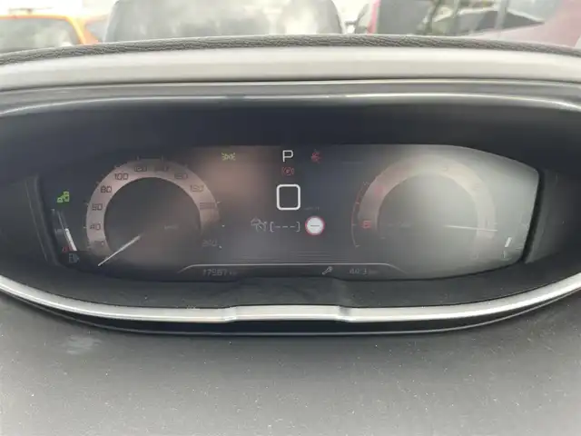 プジョー ３００８ GT ブルー HDi 滋賀県 2018(平30)年 7.8万km パール 8型純正ナビ/Bluetooth/Apple Car Play/USB/全方位カメラ/追従クルーズコントロール/サンルーフ/シートヒーター/ハーフレザーシート/ワイヤレス充電/LEDヘッドライト/ETC/ブラインドスポットモニター/電動リアゲート/前後ソナー/MTモード付AT/純正18インチAW