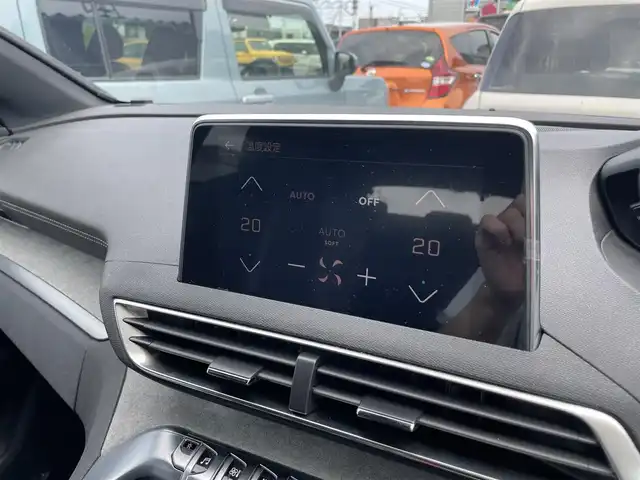 プジョー ３００８ GT ブルー HDi 滋賀県 2018(平30)年 7.8万km パール 8型純正ナビ/Bluetooth/Apple Car Play/USB/全方位カメラ/追従クルーズコントロール/サンルーフ/シートヒーター/ハーフレザーシート/ワイヤレス充電/LEDヘッドライト/ETC/ブラインドスポットモニター/電動リアゲート/前後ソナー/MTモード付AT/純正18インチAW