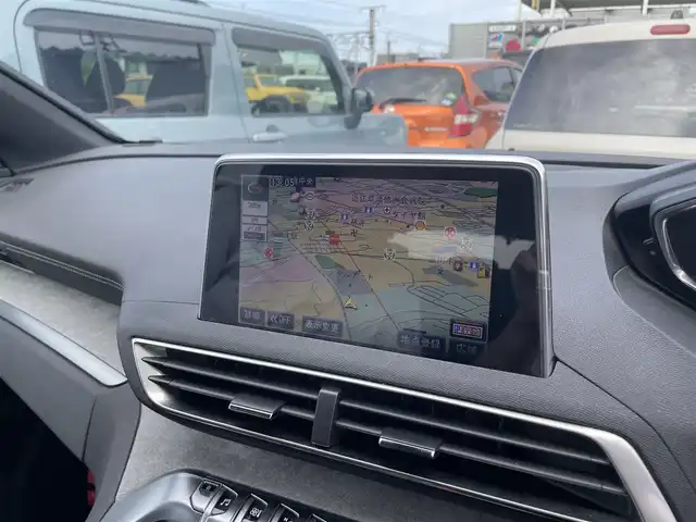 プジョー ３００８ GT ブルー HDi 滋賀県 2018(平30)年 7.8万km パール 8型純正ナビ/Bluetooth/Apple Car Play/USB/全方位カメラ/追従クルーズコントロール/サンルーフ/シートヒーター/ハーフレザーシート/ワイヤレス充電/LEDヘッドライト/ETC/ブラインドスポットモニター/電動リアゲート/前後ソナー/MTモード付AT/純正18インチAW