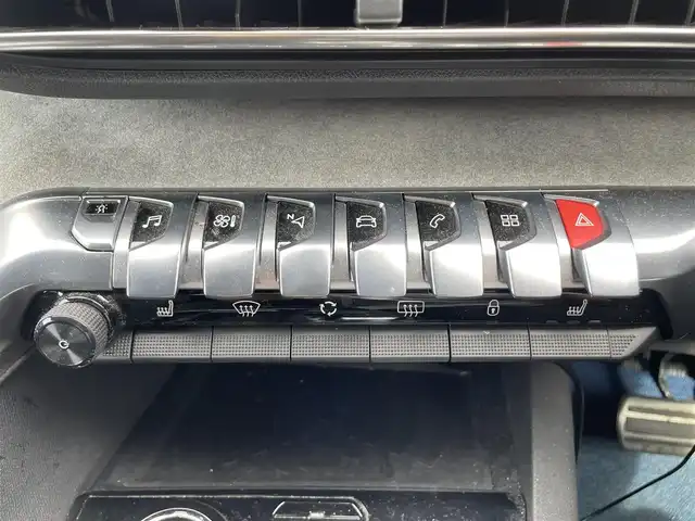 プジョー ３００８ GT ブルー HDi 滋賀県 2018(平30)年 7.8万km パール 8型純正ナビ/Bluetooth/Apple Car Play/USB/全方位カメラ/追従クルーズコントロール/サンルーフ/シートヒーター/ハーフレザーシート/ワイヤレス充電/LEDヘッドライト/ETC/ブラインドスポットモニター/電動リアゲート/前後ソナー/MTモード付AT/純正18インチAW