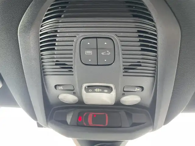 プジョー ３００８ GT ブルー HDi 滋賀県 2018(平30)年 7.8万km パール 8型純正ナビ/Bluetooth/Apple Car Play/USB/全方位カメラ/追従クルーズコントロール/サンルーフ/シートヒーター/ハーフレザーシート/ワイヤレス充電/LEDヘッドライト/ETC/ブラインドスポットモニター/電動リアゲート/前後ソナー/MTモード付AT/純正18インチAW