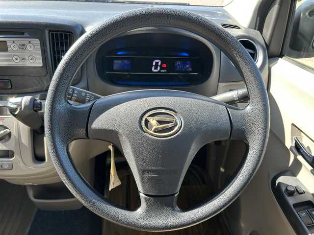 ダイハツ ミラ イース X メモリアルエディション 新潟県 2013(平25)年 6.8万km ライトローズマイカメタリック ワンオーナー/アイドリングストップ/ハロゲンヘッドライト/リモコンキー/CD/パワーステアリング/パワーウィンドウ/純正フロアマット/純正アルミホイール