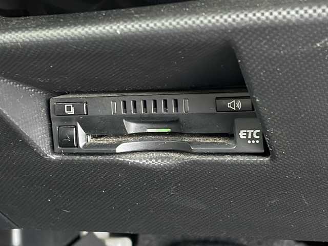 トヨタ ライズ Z 新潟県 2020(令2)年 5.7万km シャイニングホワイトパール 4WD/純正9インチSDナビ(NSZT-Y68T)/CD/DVD/BT/フルセグテレビ/全方位カメラ/ETC/衝突被害軽減ブレーキ/レーンキープアシスト/レーダークルーズコントロール/シートヒーター /MTモード付きAT/ステアリングスイッチ/コーナーセンサー/スマートキー/プッシュスタート/LEDヘッドライト/オートライト/オートハイビーム/フォグランプ/純正17インチアルミホイール