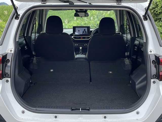 トヨタ ライズ Z 新潟県 2020(令2)年 5.7万km シャイニングホワイトパール 4WD/純正9インチSDナビ(NSZT-Y68T)/CD/DVD/BT/フルセグテレビ/全方位カメラ/ETC/衝突被害軽減ブレーキ/レーンキープアシスト/レーダークルーズコントロール/シートヒーター /MTモード付きAT/ステアリングスイッチ/コーナーセンサー/スマートキー/プッシュスタート/LEDヘッドライト/オートライト/オートハイビーム/フォグランプ/純正17インチアルミホイール