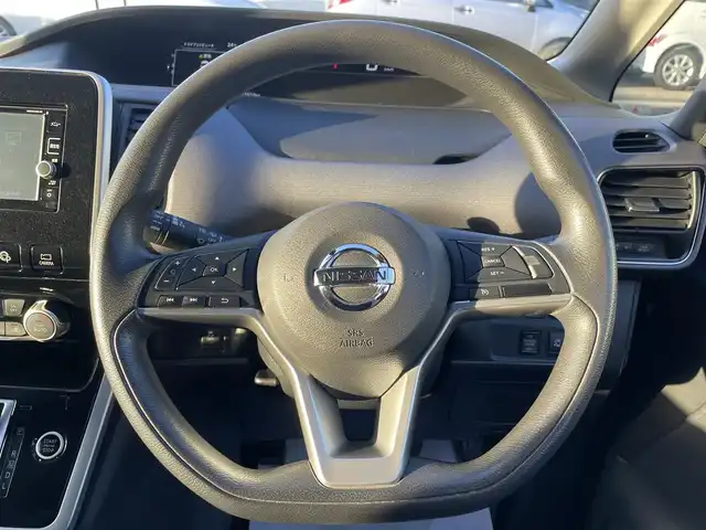 日産 セレナ X VセレクションⅡ 鳥取県 2017(平29)年 10.6万km ダイヤモンドブラック 2トーン (株)IDOMが運営する【じしゃロン鳥取店】の自社ローン専用車両になります。こちらは現金またはオートローンご利用時の価格です。自社ローンご希望の方は別途その旨お申付け下さい/ツートンカラー/純正ナビ（MM316D-W）/・フルセグ/CD/DVD/BT/全方位カメラ/両側パワースライドドア/エマージェンシーブレーキ/LEDオートライト/ステアリングスイッチ/クルーズコントロール/前後クリアランスソナー/パーキングアシスト搭載/ETC/スマートキー×2/プッシュスタート