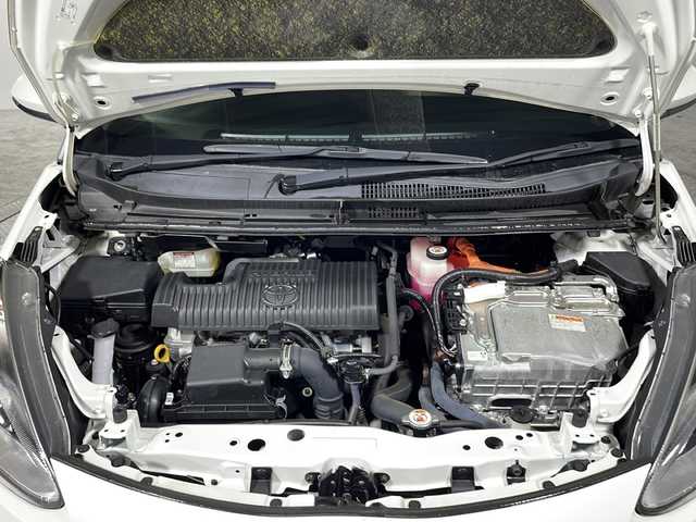 トヨタ シエンタ ハイブリッド G 沖縄県 2019(平31)年 1.7万km ホワイトパールクリスタルシャイン 禁煙車/県外仕入れ/7人乗り/純正7インチナビ/【CD/DVD/フルセグTV/BT】/バックカメラ/ETC/前後ドライブレコーダー/ステアリングリモコン/ステアリングヒーター/ヘッドアップディスプレイ/トヨタセーフティセンス/→プリクラッシュセーフティ/→前後コーナーセンサー/→レーンキープアシスト/→オートマチックハイビーム/オートライト/スマートキー