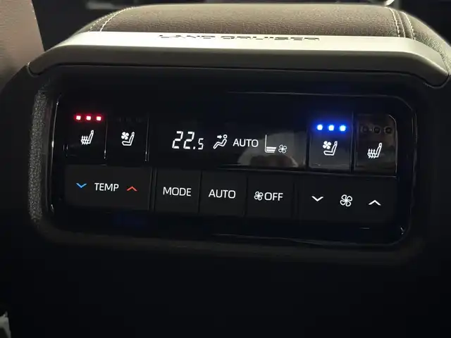 トヨタ ランドクルーザー ２５０ ZX 三重県 2024(令6)年 0.6万km アバンギャルドブロンズメタリック ディーゼル・ターボ/パートタイム4WD/MTモード付フロア8AT/12.3インチナビ/（AM/FM/TV/Bluetooth/USB/iPod/CarPlay/AndroidAuto/Miracast）/パノラミックビューモニター/JBLプレミアムサウンドシステム（14スピーカー）/モデリスタ シグネチャーイルミブレード＆オーバーフェンダー/ドライブレコーダー前後/ETC2.0/Toyota Safety Sense/●PCS/●緊急時操舵支援＋FCTA：フロントクロストラフィックアラート＋LCA：レーンチェンジアシスト/●LTA/●AHS/●全車速追従機能付レーダークルコン/●RSA：ロードサインアシスト/●PDA：プロアクティブドライビングアシスト/・BSM：ブラインドスポットモニター＋SEA：安心降車アシスト＋AVSP：周辺車両接近時サポート（録画機能）/・ドライバーモニター/・PKSB/・トヨタチームメイト（アドバンストドライブ：渋滞時支援）/装備/・寒冷地仕様/・ムーンルーフ/・デジタルインナーミラー/・茶革シート/・冷暖シート（D/N/2nd）＋ステアリングヒーター/・ハンズフリーパワーバックドア/・カラーHUD/・左右＆後席独立オートエアコン/・パワーシート（Dメモリー付8way/N4way）/など