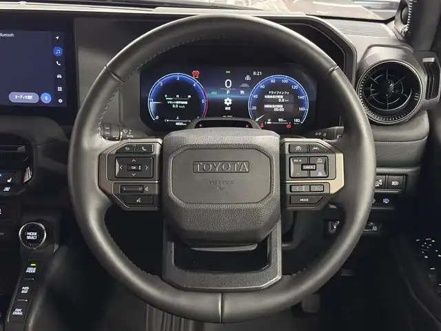 トヨタ ランドクルーザー ２５０ ZX 三重県 2024(令6)年 0.6万km アバンギャルドブロンズメタリック ディーゼル・ターボ/パートタイム4WD/MTモード付フロア8AT/12.3インチナビ/（AM/FM/TV/Bluetooth/USB/iPod/CarPlay/AndroidAuto/Miracast）/パノラミックビューモニター/JBLプレミアムサウンドシステム（14スピーカー）/モデリスタ シグネチャーイルミブレード＆オーバーフェンダー/ドライブレコーダー前後/ETC2.0/Toyota Safety Sense/●PCS/●緊急時操舵支援＋FCTA：フロントクロストラフィックアラート＋LCA：レーンチェンジアシスト/●LTA/●AHS/●全車速追従機能付レーダークルコン/●RSA：ロードサインアシスト/●PDA：プロアクティブドライビングアシスト/・BSM：ブラインドスポットモニター＋SEA：安心降車アシスト＋AVSP：周辺車両接近時サポート（録画機能）/・ドライバーモニター/・PKSB/・トヨタチームメイト（アドバンストドライブ：渋滞時支援）/装備/・寒冷地仕様/・ムーンルーフ/・デジタルインナーミラー/・茶革シート/・冷暖シート（D/N/2nd）＋ステアリングヒーター/・ハンズフリーパワーバックドア/・カラーHUD/・左右＆後席独立オートエアコン/・パワーシート（Dメモリー付8way/N4way）/など