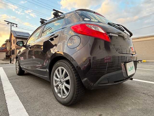 マツダ デミオ 13C 宮城県 2010(平22)年 11.6万km ラディアントエボニーマイカ 登録時走行距離１１５８３９ｋｍ/シートカバー/ステアリングカバー/レベライザー/電格ミラー/純正ワンセグナビ/AM/FM/iPad/ETC(社外)/スタッドレスタイヤ付き/夏タイヤAW付き