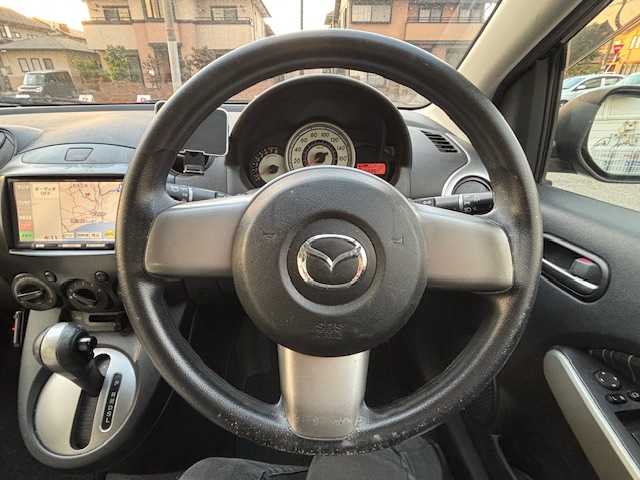 マツダ デミオ 13C 宮城県 2010(平22)年 11.6万km ラディアントエボニーマイカ 登録時走行距離１１５８３９ｋｍ/シートカバー/ステアリングカバー/レベライザー/電格ミラー/純正ワンセグナビ/AM/FM/iPad/ETC(社外)/スタッドレスタイヤ付き/夏タイヤAW付き