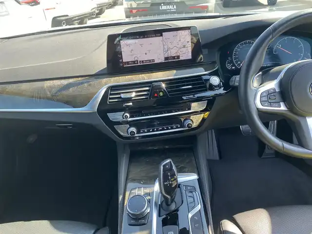 ＢＭＷ ５２３ｄ Mスポーツ 福岡県 2019(平31)年 7.9万km シルバー ・サンルーフ/・アクティブクルーズコントロール/・純正ナビ／ＵＳＢ／Ｂｌｕｅｔｏｏｔｈ/carplay/・全方位カメラ/・ハーフレザーシート/シートヒーター/エアシート/・フルセグ/・純正19AW/・LEDライト/・ディスプレイキー/・インテリジェントセーフティ