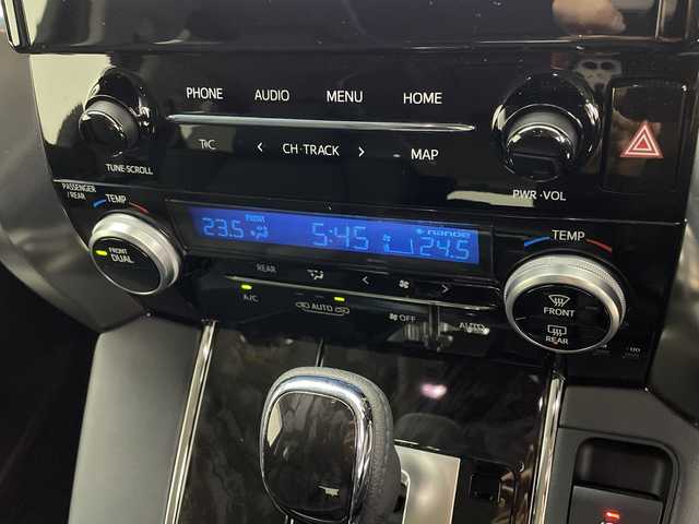 トヨタ ヴェルファイア Z Gエディション 鹿児島県 2020(令2)年 1.6万km パール 純正9インチナビゲーション/CD/DVD/SD/フルセグ/Bluetooth/デジタルインナーミラー/ローダウン/社外21インチアルミホイール/D/Nパワーシート/D/Nシートヒーター/D/Nベンチレーション/両側ぱわースライドドア/オットマン/モデリスタエアロ/ETC/純正フリップダウンモニター/LEDヘッドライト/ ブラインドスポットモニター/レーダークルーズコントロール/ビルトインETC