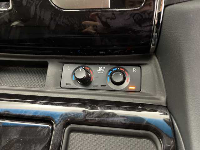 トヨタ ヴェルファイア Z Gエディション 鹿児島県 2020(令2)年 1.6万km パール 純正9インチナビゲーション/CD/DVD/SD/フルセグ/Bluetooth/デジタルインナーミラー/ローダウン/社外21インチアルミホイール/D/Nパワーシート/D/Nシートヒーター/D/Nベンチレーション/両側ぱわースライドドア/オットマン/モデリスタエアロ/ETC/純正フリップダウンモニター/LEDヘッドライト/ ブラインドスポットモニター/レーダークルーズコントロール/ビルトインETC