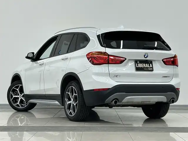 ＢＭＷ Ｘ１ xDrive 20i Xライン 岡山県 2018(平30)年 0.6万km ミネラルホワイト アドバンスドアクティブセーフティパッケージ/コンフォートアクセス/ACC/HUD/オートマチックテールゲート/ブラウンレザーシート/シートヒーター/電動シート/純正ナビ/Bカメラ