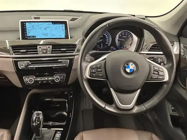 ＢＭＷ Ｘ１ xDrive 20i Xライン 岡山県 2018(平30)年 0.6万km ミネラルホワイト アドバンスドアクティブセーフティパッケージ/コンフォートアクセス/ACC/HUD/オートマチックテールゲート/ブラウンレザーシート/シートヒーター/電動シート/純正ナビ/Bカメラ