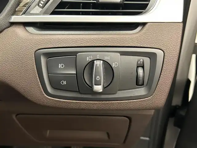 ＢＭＷ Ｘ１ xDrive 20i Xライン 岡山県 2018(平30)年 0.6万km ミネラルホワイト アドバンスドアクティブセーフティパッケージ/コンフォートアクセス/ACC/HUD/オートマチックテールゲート/ブラウンレザーシート/シートヒーター/電動シート/純正ナビ/Bカメラ