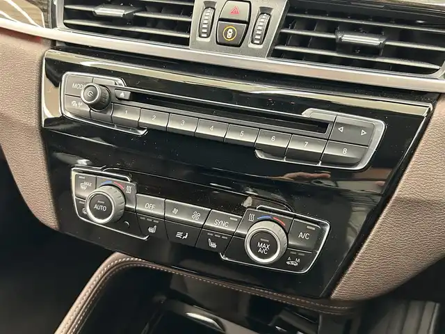 ＢＭＷ Ｘ１ xDrive 20i Xライン 岡山県 2018(平30)年 0.6万km ミネラルホワイト アドバンスドアクティブセーフティパッケージ/コンフォートアクセス/ACC/HUD/オートマチックテールゲート/ブラウンレザーシート/シートヒーター/電動シート/純正ナビ/Bカメラ