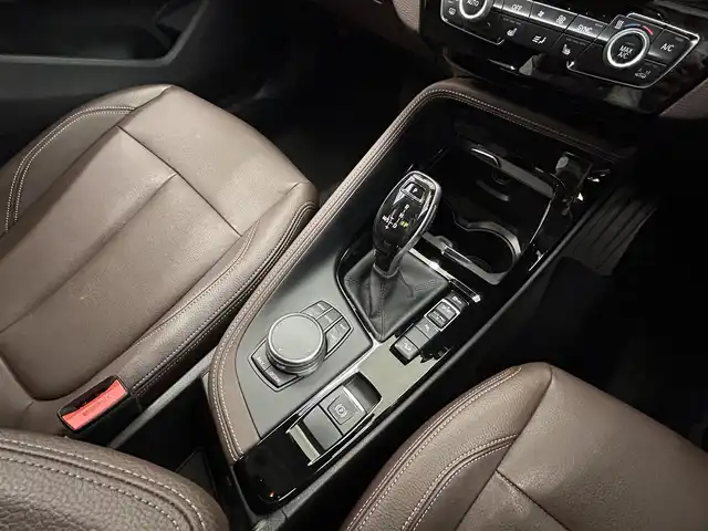 ＢＭＷ Ｘ１ xDrive 20i Xライン 岡山県 2018(平30)年 0.6万km ミネラルホワイト アドバンスドアクティブセーフティパッケージ/コンフォートアクセス/ACC/HUD/オートマチックテールゲート/ブラウンレザーシート/シートヒーター/電動シート/純正ナビ/Bカメラ