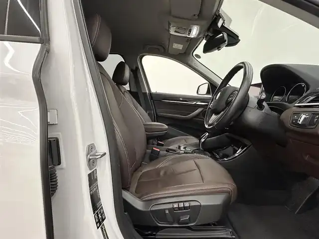 ＢＭＷ Ｘ１ xDrive 20i Xライン 岡山県 2018(平30)年 0.6万km ミネラルホワイト アドバンスドアクティブセーフティパッケージ/コンフォートアクセス/ACC/HUD/オートマチックテールゲート/ブラウンレザーシート/シートヒーター/電動シート/純正ナビ/Bカメラ