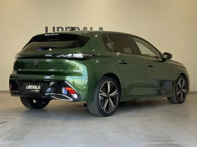 プジョー ３０８ GT ブルーHDi 熊本県 2023(令5)年 0.6万km 緑 ・スマートキー/・プッシュスタート/・アクティブセーフティブレーキ/・道路標識認識/・ドライバーアテンションアラート/・リアクロストラフィックアラート/・パーキングセンサー/・レーンキープアシスト/・インテリジェントハイビーム/・クルーズコントロール(追従式)/・ハーフレザーシート/・D席パワーシート /・前席シートヒーター /・純正メモリナビ/　【Bluetooth・USB・AppleCarPlay・AndroidAuto】/・全方位カメラ/・ETC/・ドライブレコーダー(前後録画)/・LEDヘッドランプ/・純正マット/・保証書/取説