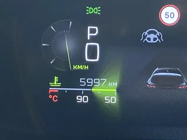 プジョー ３０８ GT ブルーHDi 熊本県 2023(令5)年 0.6万km 緑 ・スマートキー/・プッシュスタート/・アクティブセーフティブレーキ/・道路標識認識/・ドライバーアテンションアラート/・リアクロストラフィックアラート/・パーキングセンサー/・レーンキープアシスト/・インテリジェントハイビーム/・クルーズコントロール(追従式)/・ハーフレザーシート/・D席パワーシート /・前席シートヒーター /・純正メモリナビ/　【Bluetooth・USB・AppleCarPlay・AndroidAuto】/・全方位カメラ/・ETC/・ドライブレコーダー(前後録画)/・LEDヘッドランプ/・純正マット/・保証書/取説