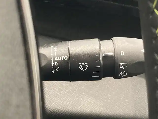 プジョー ３０８ GT ブルーHDi 熊本県 2023(令5)年 0.6万km 緑 ・スマートキー/・プッシュスタート/・アクティブセーフティブレーキ/・道路標識認識/・ドライバーアテンションアラート/・リアクロストラフィックアラート/・パーキングセンサー/・レーンキープアシスト/・インテリジェントハイビーム/・クルーズコントロール(追従式)/・ハーフレザーシート/・D席パワーシート /・前席シートヒーター /・純正メモリナビ/　【Bluetooth・USB・AppleCarPlay・AndroidAuto】/・全方位カメラ/・ETC/・ドライブレコーダー(前後録画)/・LEDヘッドランプ/・純正マット/・保証書/取説