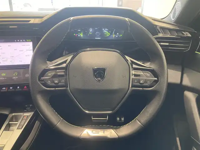 プジョー ３０８ GT ブルーHDi 熊本県 2023(令5)年 0.6万km 緑 ・スマートキー/・プッシュスタート/・アクティブセーフティブレーキ/・道路標識認識/・ドライバーアテンションアラート/・リアクロストラフィックアラート/・パーキングセンサー/・レーンキープアシスト/・インテリジェントハイビーム/・クルーズコントロール(追従式)/・ハーフレザーシート/・D席パワーシート /・前席シートヒーター /・純正メモリナビ/　【Bluetooth・USB・AppleCarPlay・AndroidAuto】/・全方位カメラ/・ETC/・ドライブレコーダー(前後録画)/・LEDヘッドランプ/・純正マット/・保証書/取説
