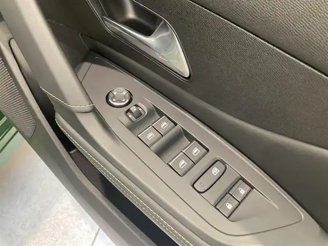 プジョー ３０８ GT ブルーHDi 熊本県 2023(令5)年 0.6万km 緑 ・スマートキー/・プッシュスタート/・アクティブセーフティブレーキ/・道路標識認識/・ドライバーアテンションアラート/・リアクロストラフィックアラート/・パーキングセンサー/・レーンキープアシスト/・インテリジェントハイビーム/・クルーズコントロール(追従式)/・ハーフレザーシート/・D席パワーシート /・前席シートヒーター /・純正メモリナビ/　【Bluetooth・USB・AppleCarPlay・AndroidAuto】/・全方位カメラ/・ETC/・ドライブレコーダー(前後録画)/・LEDヘッドランプ/・純正マット/・保証書/取説