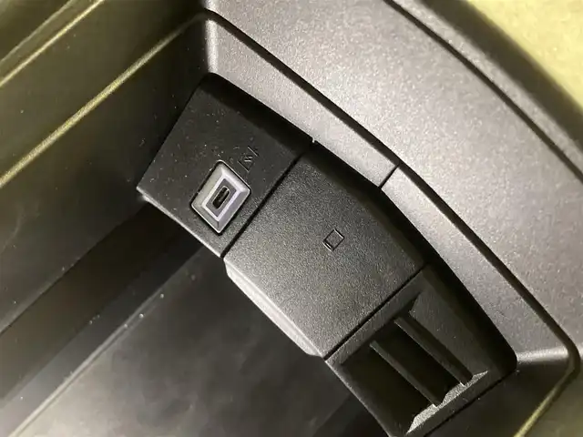 プジョー ３０８ GT ブルーHDi 熊本県 2023(令5)年 0.6万km 緑 ・スマートキー/・プッシュスタート/・アクティブセーフティブレーキ/・道路標識認識/・ドライバーアテンションアラート/・リアクロストラフィックアラート/・パーキングセンサー/・レーンキープアシスト/・インテリジェントハイビーム/・クルーズコントロール(追従式)/・ハーフレザーシート/・D席パワーシート /・前席シートヒーター /・純正メモリナビ/　【Bluetooth・USB・AppleCarPlay・AndroidAuto】/・全方位カメラ/・ETC/・ドライブレコーダー(前後録画)/・LEDヘッドランプ/・純正マット/・保証書/取説