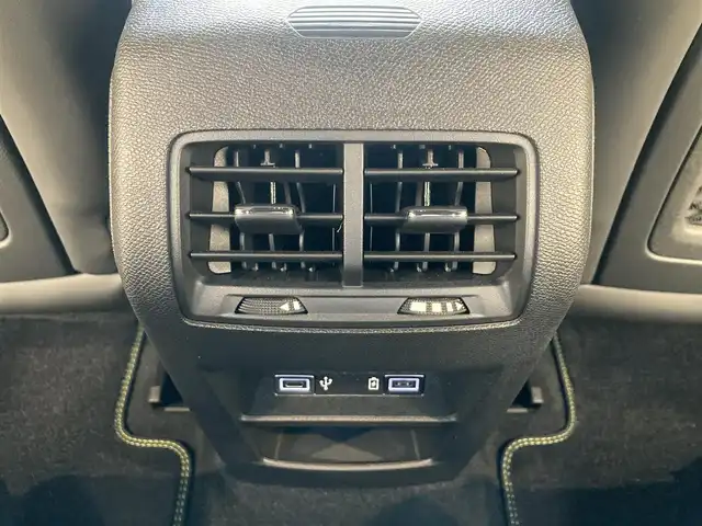 プジョー ３０８ GT ブルーHDi 熊本県 2023(令5)年 0.6万km 緑 ・スマートキー/・プッシュスタート/・アクティブセーフティブレーキ/・道路標識認識/・ドライバーアテンションアラート/・リアクロストラフィックアラート/・パーキングセンサー/・レーンキープアシスト/・インテリジェントハイビーム/・クルーズコントロール(追従式)/・ハーフレザーシート/・D席パワーシート /・前席シートヒーター /・純正メモリナビ/　【Bluetooth・USB・AppleCarPlay・AndroidAuto】/・全方位カメラ/・ETC/・ドライブレコーダー(前後録画)/・LEDヘッドランプ/・純正マット/・保証書/取説