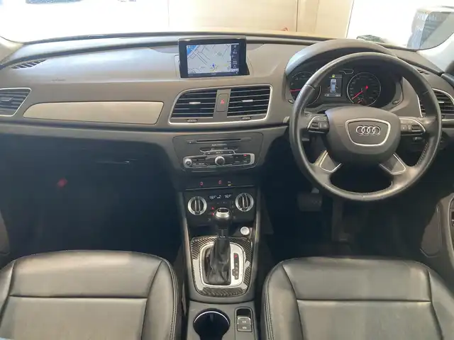 アウディ Ｑ３ 1．4 TFSI 熊本県 2015(平27)年 6.1万km ベージュ ・スマートキー/・プッシュスタート/・パーキングエイド/・ドライバー疲労警告/・純正HDDナビ/　【DVD・Bluetooth・SD・MSV】/・フルセグTV/・バックカメラ/・ETC/・ドライブレコーダー(前後録画)/・パワーバックドア/・革調シートカバー/・HIDヘッドランプ/・純正マット/・純正バイザー