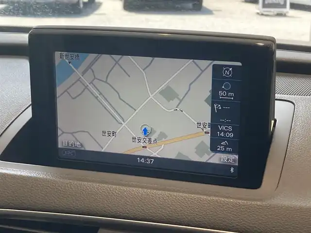 アウディ Ｑ３ 1．4 TFSI 熊本県 2015(平27)年 6.1万km ベージュ ・スマートキー/・プッシュスタート/・パーキングエイド/・ドライバー疲労警告/・純正HDDナビ/　【DVD・Bluetooth・SD・MSV】/・フルセグTV/・バックカメラ/・ETC/・ドライブレコーダー(前後録画)/・パワーバックドア/・革調シートカバー/・HIDヘッドランプ/・純正マット/・純正バイザー