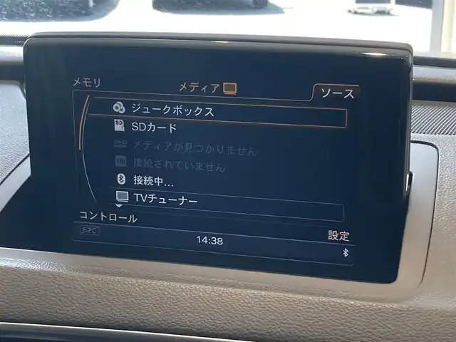 アウディ Ｑ３ 1．4 TFSI 熊本県 2015(平27)年 6.1万km ベージュ ・スマートキー/・プッシュスタート/・パーキングエイド/・ドライバー疲労警告/・純正HDDナビ/　【DVD・Bluetooth・SD・MSV】/・フルセグTV/・バックカメラ/・ETC/・ドライブレコーダー(前後録画)/・パワーバックドア/・革調シートカバー/・HIDヘッドランプ/・純正マット/・純正バイザー