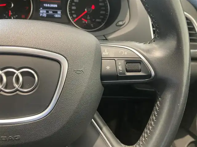 アウディ Ｑ３ 1．4 TFSI 熊本県 2015(平27)年 6.1万km ベージュ ・スマートキー/・プッシュスタート/・パーキングエイド/・ドライバー疲労警告/・純正HDDナビ/　【DVD・Bluetooth・SD・MSV】/・フルセグTV/・バックカメラ/・ETC/・ドライブレコーダー(前後録画)/・パワーバックドア/・革調シートカバー/・HIDヘッドランプ/・純正マット/・純正バイザー
