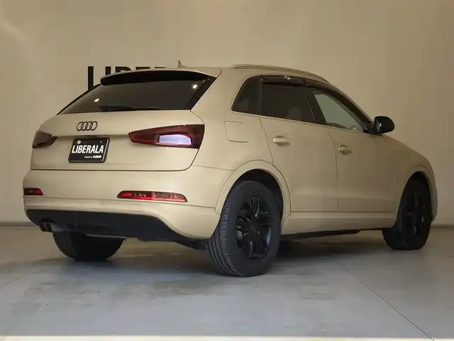 アウディ Ｑ３ 1．4 TFSI 熊本県 2015(平27)年 6.1万km ベージュ ・スマートキー/・プッシュスタート/・パーキングエイド/・ドライバー疲労警告/・純正HDDナビ/　【DVD・Bluetooth・SD・MSV】/・フルセグTV/・バックカメラ/・ETC/・ドライブレコーダー(前後録画)/・パワーバックドア/・革調シートカバー/・HIDヘッドランプ/・純正マット/・純正バイザー