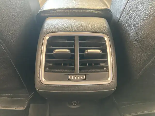 アウディ Ｑ３ 1．4 TFSI 熊本県 2015(平27)年 6.1万km ベージュ ・スマートキー/・プッシュスタート/・パーキングエイド/・ドライバー疲労警告/・純正HDDナビ/　【DVD・Bluetooth・SD・MSV】/・フルセグTV/・バックカメラ/・ETC/・ドライブレコーダー(前後録画)/・パワーバックドア/・革調シートカバー/・HIDヘッドランプ/・純正マット/・純正バイザー