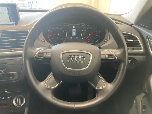 アウディ Ｑ３ 1．4 TFSI 熊本県 2015(平27)年 6.1万km ベージュ ・スマートキー/・プッシュスタート/・パーキングエイド/・ドライバー疲労警告/・純正HDDナビ/　【DVD・Bluetooth・SD・MSV】/・フルセグTV/・バックカメラ/・ETC/・ドライブレコーダー(前後録画)/・パワーバックドア/・革調シートカバー/・HIDヘッドランプ/・純正マット/・純正バイザー