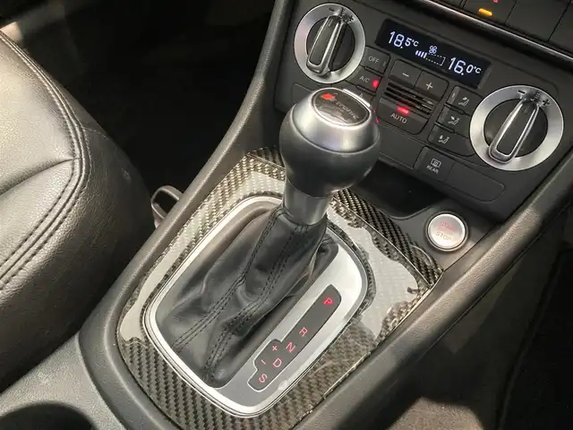 アウディ Ｑ３ 1．4 TFSI 熊本県 2015(平27)年 6.1万km ベージュ ・スマートキー/・プッシュスタート/・パーキングエイド/・ドライバー疲労警告/・純正HDDナビ/　【DVD・Bluetooth・SD・MSV】/・フルセグTV/・バックカメラ/・ETC/・ドライブレコーダー(前後録画)/・パワーバックドア/・革調シートカバー/・HIDヘッドランプ/・純正マット/・純正バイザー
