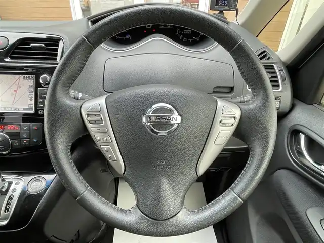 日産 セレナ HWS S HV Vセレ +Sefty Aセーフ 宮崎県 2014(平26)年 8.9万km ブリリアントホワイトパール 純正ナビ/メモリナビ/フルセグテレビ/バックカメラ/全周囲カメラ/フリップダウンモニター/アイドリングストップ/クルーズコントロール/プッシュスタート/両側パワースライドドア/ETC/100V電源/純正16インチアルミ
