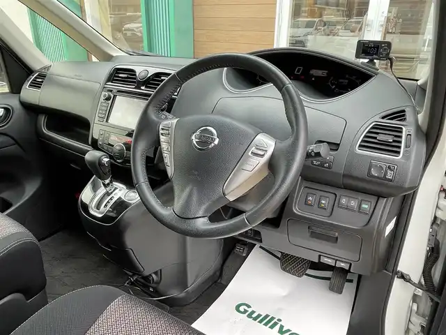 日産 セレナ HWS S HV Vセレ +Sefty Aセーフ 宮崎県 2014(平26)年 8.9万km ブリリアントホワイトパール 純正ナビ/メモリナビ/フルセグテレビ/バックカメラ/全周囲カメラ/フリップダウンモニター/アイドリングストップ/クルーズコントロール/プッシュスタート/両側パワースライドドア/ETC/100V電源/純正16インチアルミ