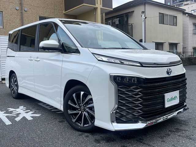 トヨタ ヴォクシー ハイブリッド S－Z 広島県 2025(令7)年 0.1万km未満 ホワイトパールクリスタルシャイン /登録時走行距離/　　　　　　　19キロ/ワンオーナー/純正ナビ/全方位モニター/地デジ/ハーフレザーシート/シートヒーター/左パワーステップ/両側パワースライドドア/パワーバックドア/2列目オットマンシート/クルーズコントロール/HUD/デジタルインナーミラー/スペアキー×１/ビルトインETC/新車時整備手帳/　　【保証書】/取扱説明書/