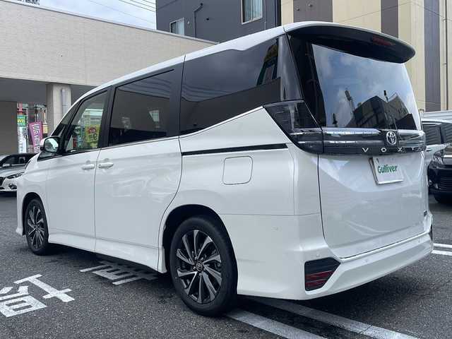 トヨタ ヴォクシー ハイブリッド S－Z 広島県 2025(令7)年 0.1万km未満 ホワイトパールクリスタルシャイン /登録時走行距離/　　　　　　　19キロ/ワンオーナー/純正ナビ/全方位モニター/地デジ/ハーフレザーシート/シートヒーター/左パワーステップ/両側パワースライドドア/パワーバックドア/2列目オットマンシート/クルーズコントロール/HUD/デジタルインナーミラー/スペアキー×１/ビルトインETC/新車時整備手帳/　　【保証書】/取扱説明書/