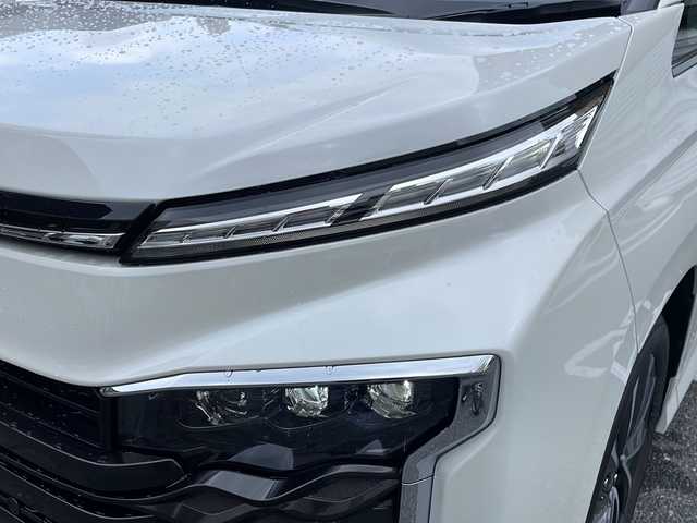 トヨタ ヴォクシー ハイブリッド S－Z 広島県 2025(令7)年 0.1万km未満 ホワイトパールクリスタルシャイン /登録時走行距離/　　　　　　　19キロ/ワンオーナー/純正ナビ/全方位モニター/地デジ/ハーフレザーシート/シートヒーター/左パワーステップ/両側パワースライドドア/パワーバックドア/2列目オットマンシート/クルーズコントロール/HUD/デジタルインナーミラー/スペアキー×１/ビルトインETC/新車時整備手帳/　　【保証書】/取扱説明書/