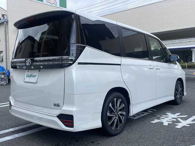 トヨタ ヴォクシー ハイブリッド S－Z 広島県 2025(令7)年 0.1万km未満 ホワイトパールクリスタルシャイン /登録時走行距離/　　　　　　　19キロ/ワンオーナー/純正ナビ/全方位モニター/地デジ/ハーフレザーシート/シートヒーター/左パワーステップ/両側パワースライドドア/パワーバックドア/2列目オットマンシート/クルーズコントロール/HUD/デジタルインナーミラー/スペアキー×１/ビルトインETC/新車時整備手帳/　　【保証書】/取扱説明書/